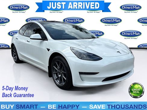 Used 2023 Tesla Model 3 Standard Range image 1