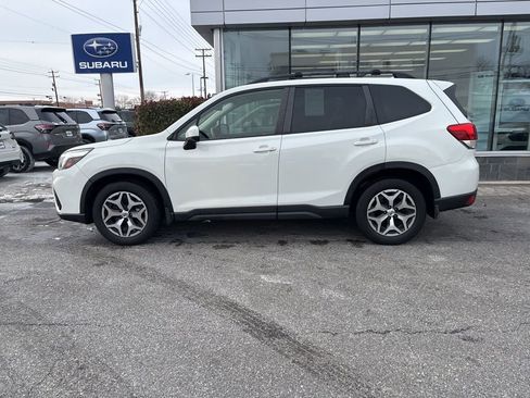 Used 2019 Subaru Forester Premium w/ All-Weather Package image 8
