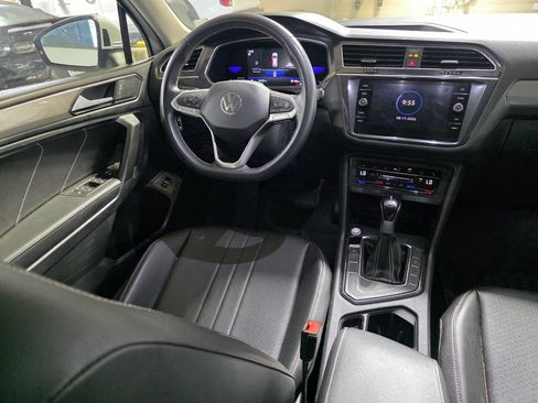 Used 2022 Volkswagen Tiguan SE FWD image 16