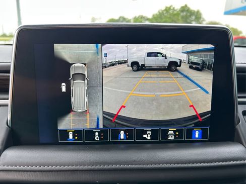 Used 2023 Chevrolet Suburban LT w/ Luxury Package RWD image 23