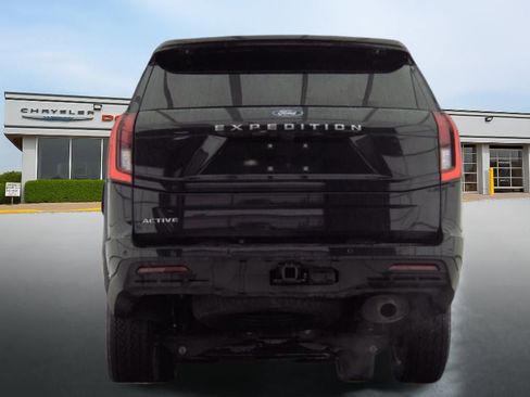 Used 2025 Ford Expedition Active image 4