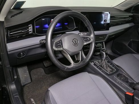 Used 2025 Volkswagen Jetta SE image 19