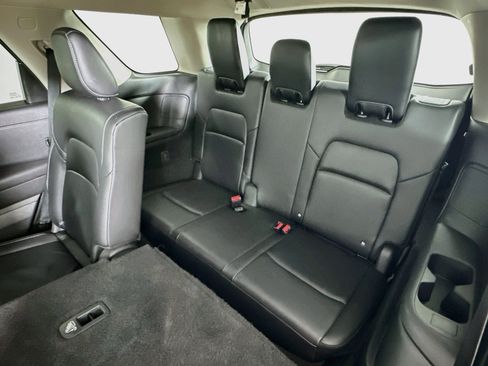 Used 2025 Nissan Pathfinder SL FWD image 29