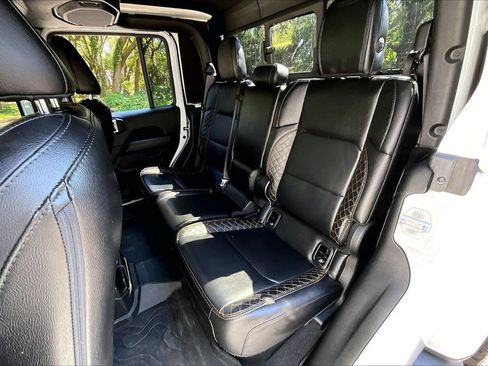 Used 2021 Jeep Gladiator Overland AWD/4WD image 19