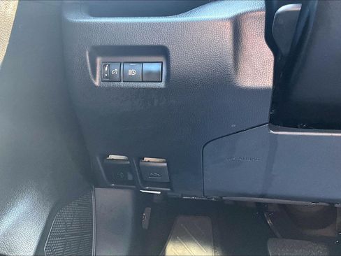Used 2024 Toyota RAV4 XLE FWD image 37