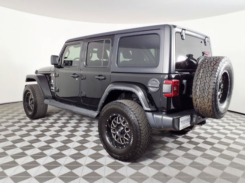 Used 2022 Jeep Wrangler Unlimited Sahara w/ LED Lighting Group AWD/4WD image 6