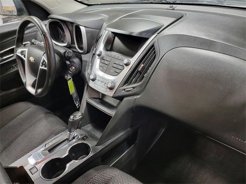 Used 2017 Chevrolet Equinox LT w/ Convenience Package image 16