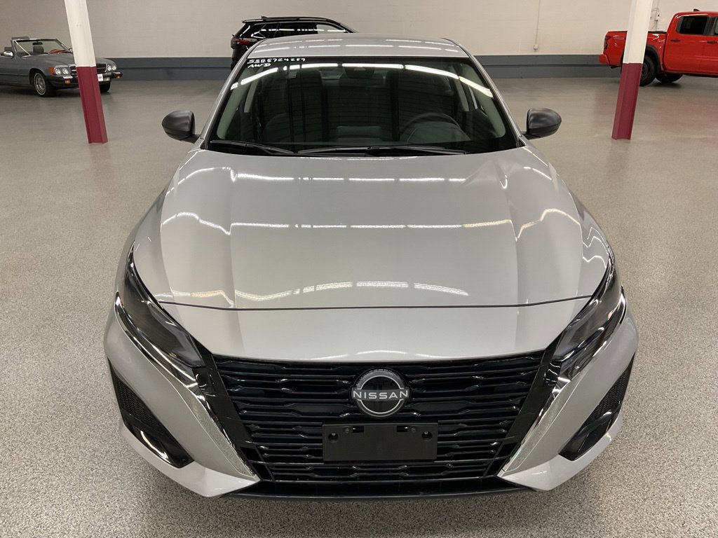 Used 2025 Nissan Altima 2.5 SV AWD/4WD image 2