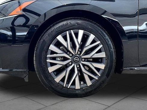 Certified 2025 Nissan Altima 2.5 SV FWD image 11