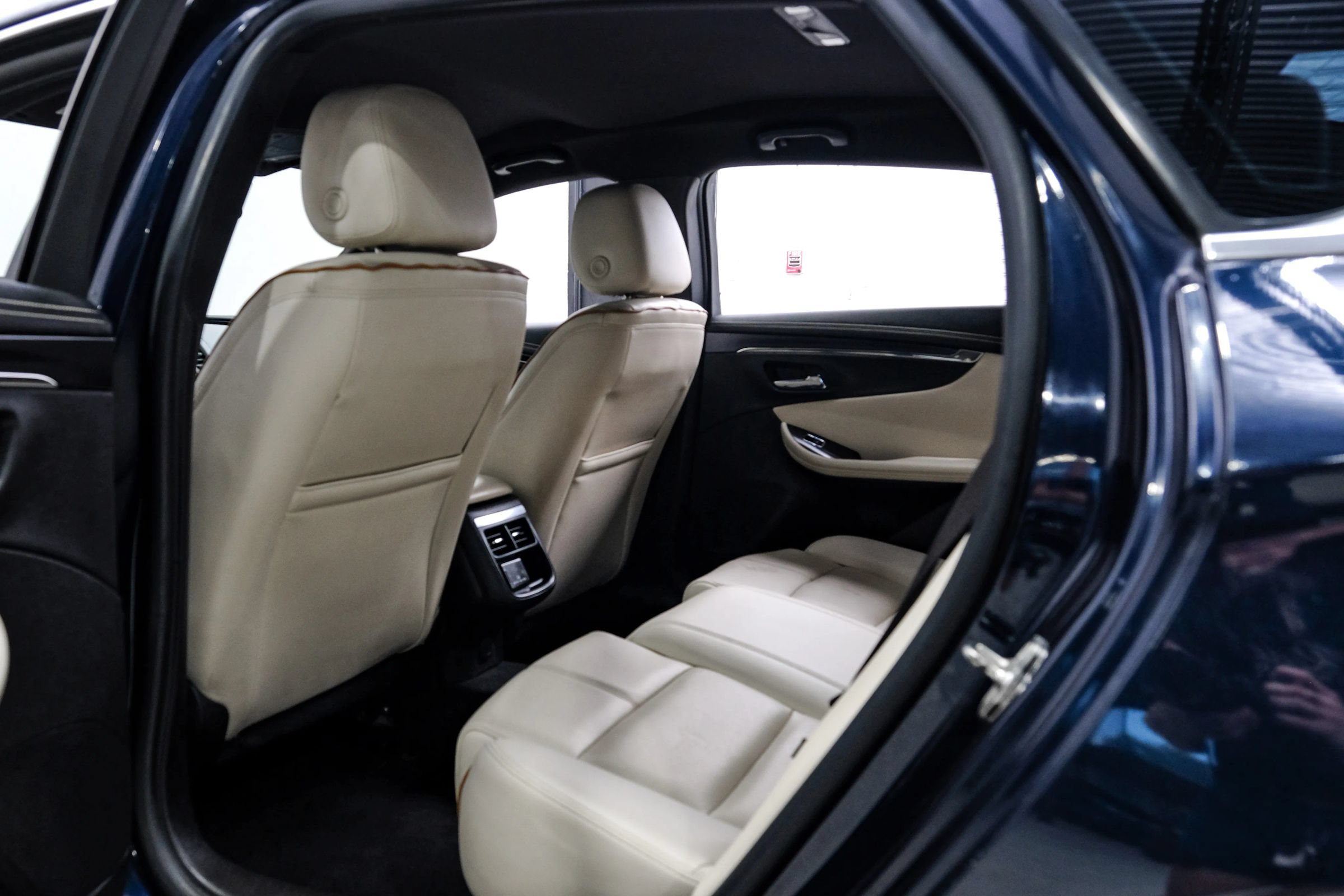Used 2018 Chevrolet Impala Premier FWD image 43