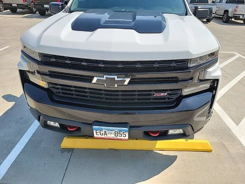 Used 2022 Chevrolet Silverado 1500 LT Trail Boss w/ Convenience Package II AWD/4WD image 2