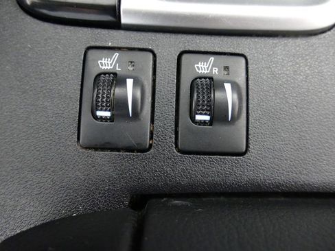 Used 2019 Toyota Highlander XLE AWD/4WD image 16
