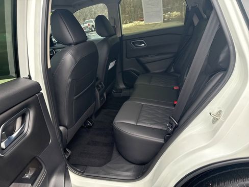 Used 2024 Nissan Rogue Platinum image 13