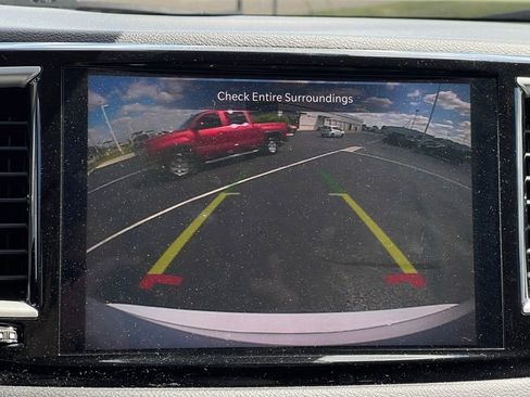 Used 2023 Chrysler Pacifica Touring-L FWD image 13