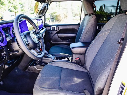 Used 2024 Jeep Wrangler Unlimited w/ Convenience Group image 16