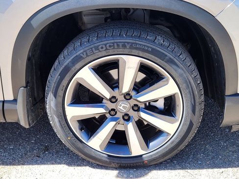 Used 2024 Honda Pilot Touring image 13