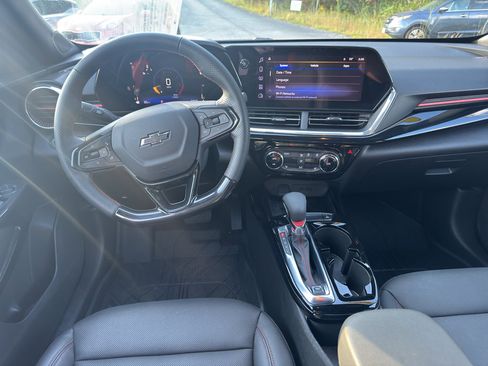 Used 2024 Chevrolet Trax RS w/ Sunroof Package image 10