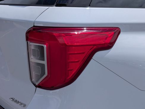 Used 2023 Ford Explorer Limited image 12