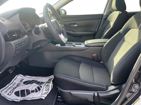 Used 2022 Nissan Sentra SV w/ Lighting Package image 10