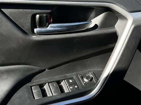 Used 2021 Toyota RAV4 XLE Premium image 21