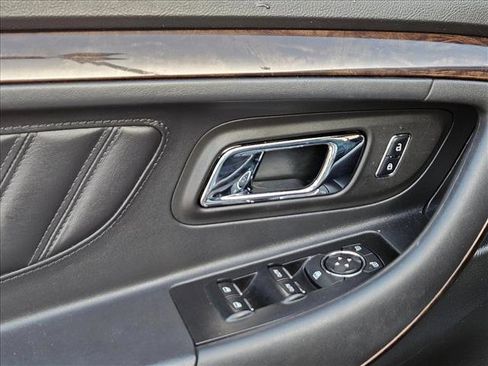 Used 2017 Ford Taurus Limited image 9