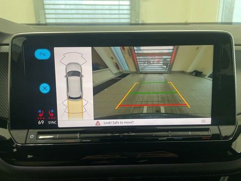 Certified 2025 Volkswagen Atlas Cross Sport SEL R-Line image 22