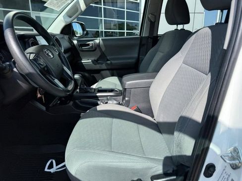 Used 2022 Toyota Tacoma SR AWD/4WD image 16
