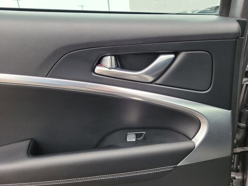 Used 2025 Genesis G70 2.5T AWD/4WD image 12