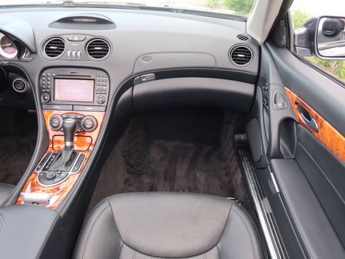 Used 2011 Mercedes-Benz SL 550 image 15