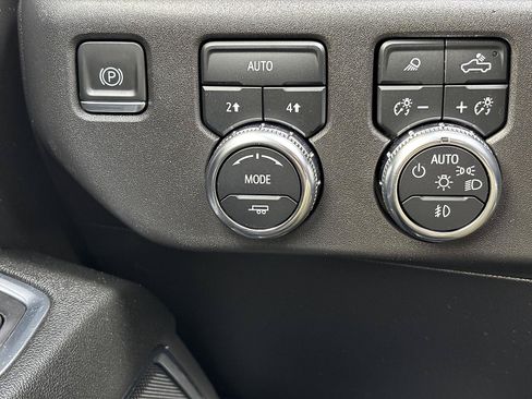 Used 2024 GMC Sierra 1500 SLT AWD/4WD image 17