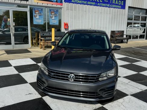 Used 2018 Volkswagen Passat 2.0T R-Line image 4