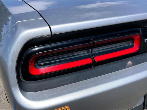 Used 2016 Dodge Challenger SXT RWD image 26
