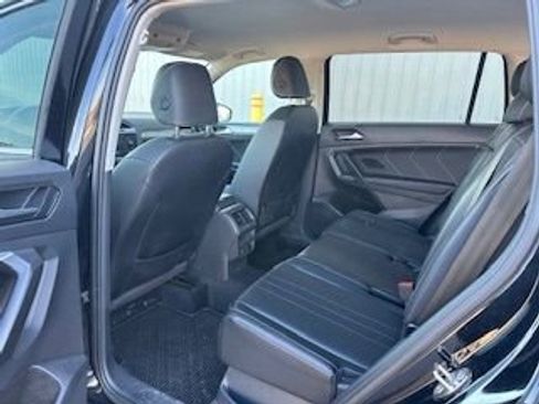 Used 2022 Volkswagen Tiguan SE image 12