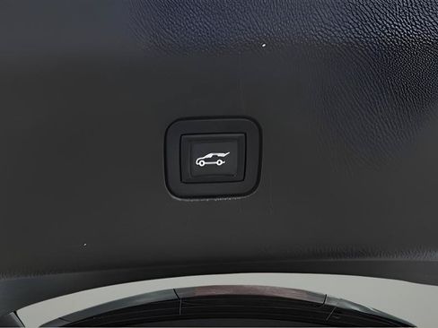 Used 2018 Buick Enclave Essence AWD/4WD image 27