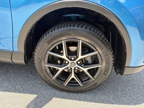 Used 2018 Toyota RAV4 SE w/ Advanced Technology Package FWD image 14