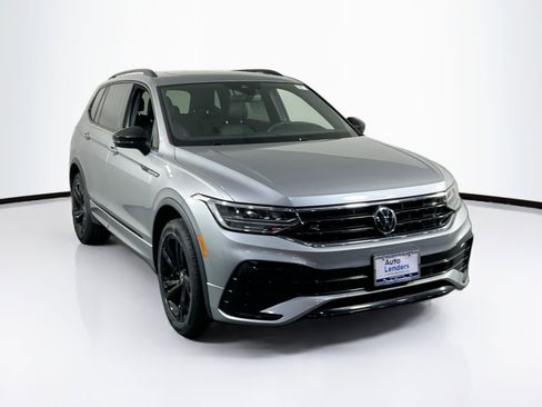 Used 2023 Volkswagen Tiguan SE R-Line image 3