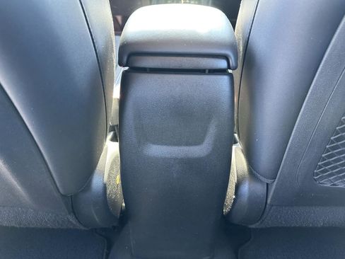 Used 2022 Hyundai Venue Limited image 14