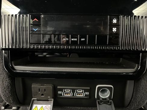 Used 2024 Jeep Wagoneer L Series II RWD image 23