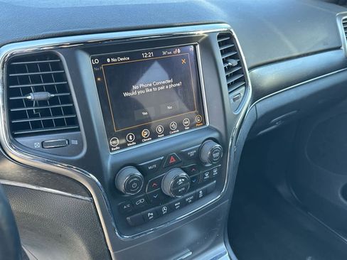 Used 2018 Jeep Grand Cherokee Limited image 24