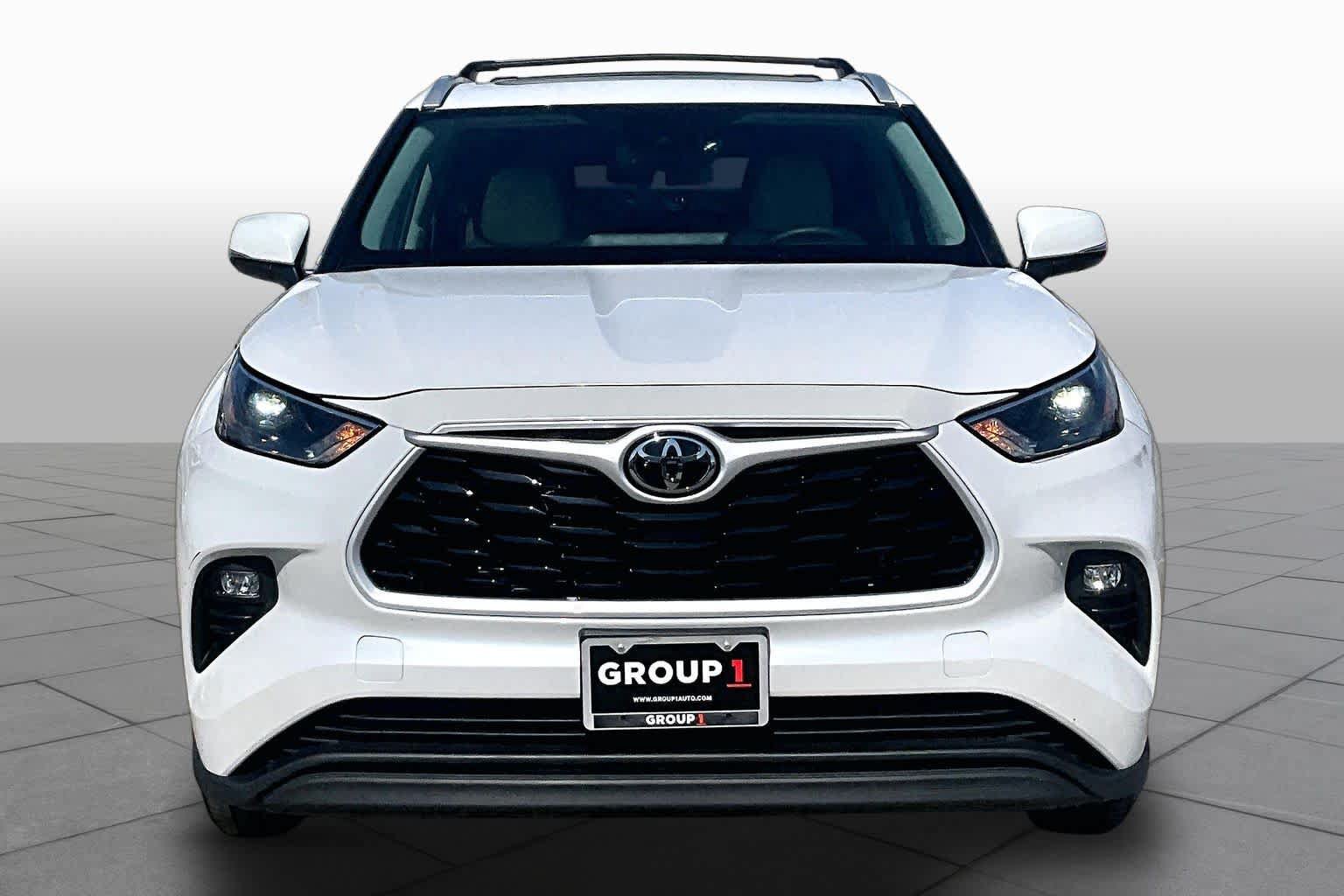 Used 2025 Toyota Highlander XLE FWD image 4
