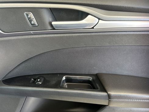 Used 2014 Ford Fusion SE FWD image 18