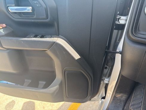Used 2022 Chevrolet Silverado 1500 Custom RWD image 3