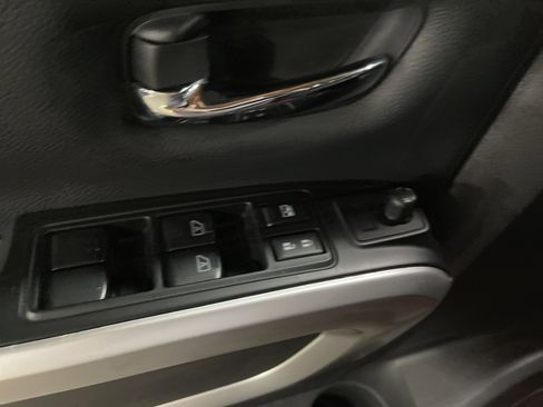 Used 2024 Nissan Titan SV image 11