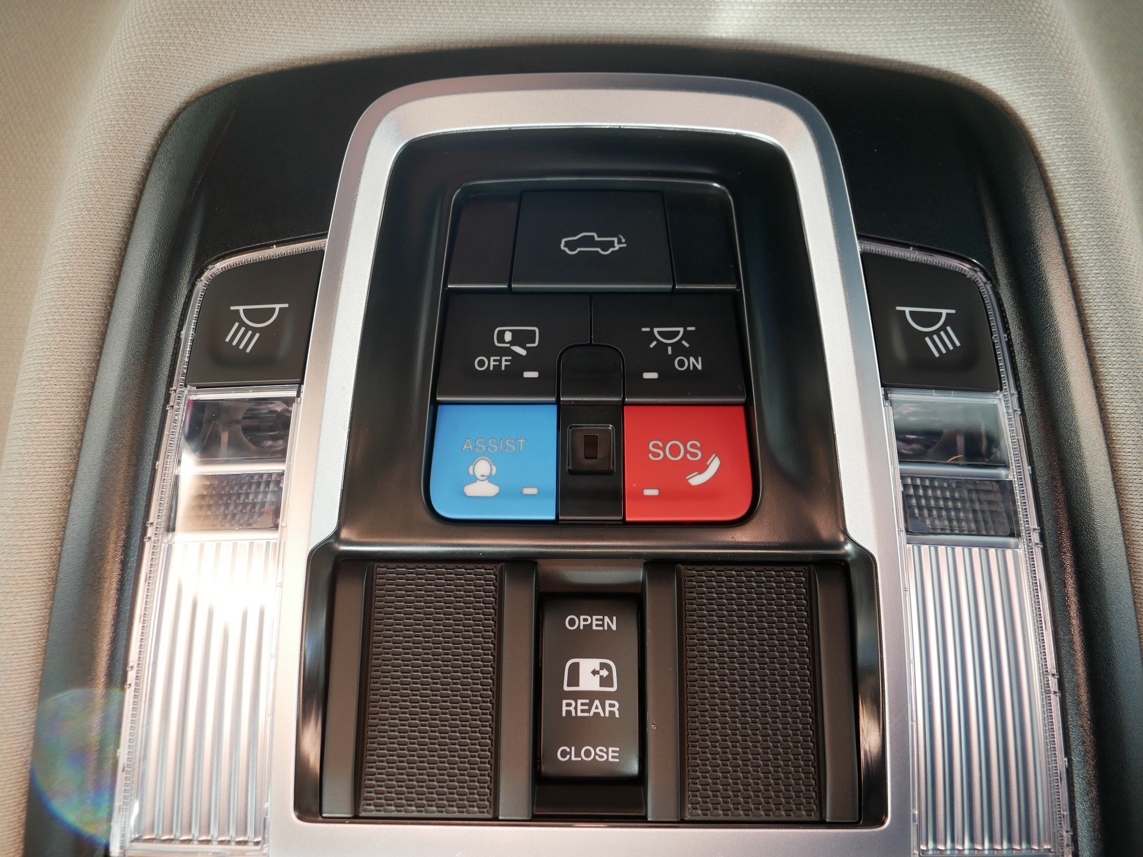Used 2024 RAM 2500 Laramie w/ Safety Group AWD/4WD image 33