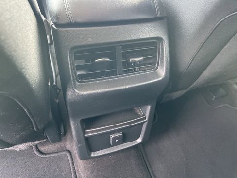 Used 2020 Ford Edge SE image 15