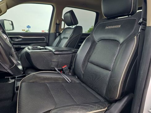 Used 2019 RAM 1500 Laramie AWD/4WD image 16