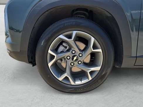 Used 2025 Chevrolet Trax LT w/ LT Convenience Package FWD image 23