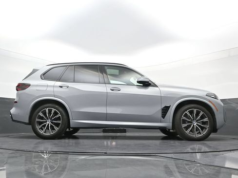 Used 2024 BMW X5 xDrive40i w/ M Sport Package AWD/4WD image 28
