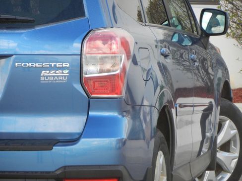 Used 2015 Subaru Forester 2.5i Premium AWD/4WD image 18