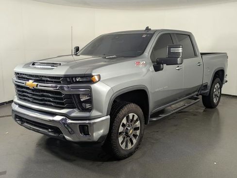 Used 2024 Chevrolet Silverado 2500 LT image 4
